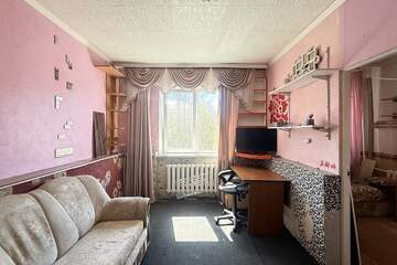 Комната, (всего 4 ком.), 88 м², 3/3 эт.